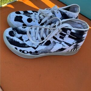 Nobull - Artists for Humanity Canvas Mid Trainer W sz 7 M sz 5.5